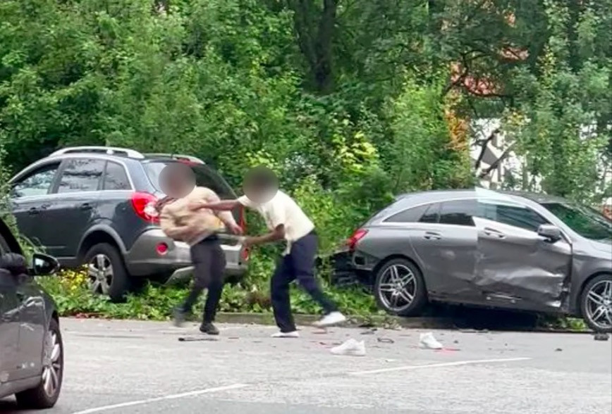 Hai tài xế ẩu đả