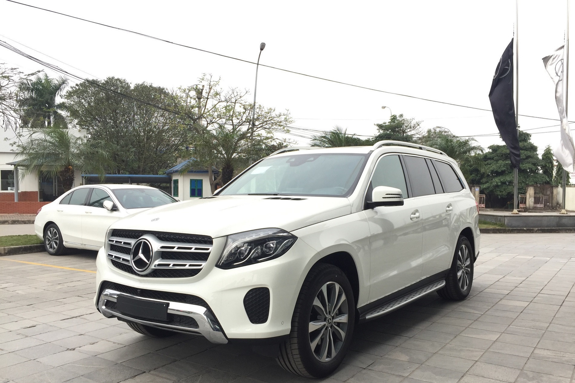 Ngân hàng bất ngờ giảm giá cực mạnh chiếc xe sang siết nợ