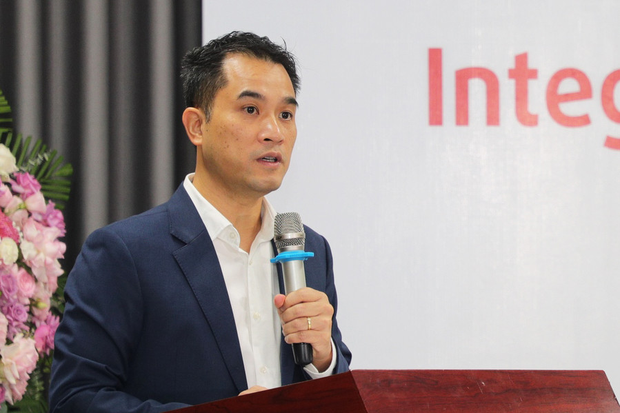 Pham Bao Son Dai hoc QG.JPG