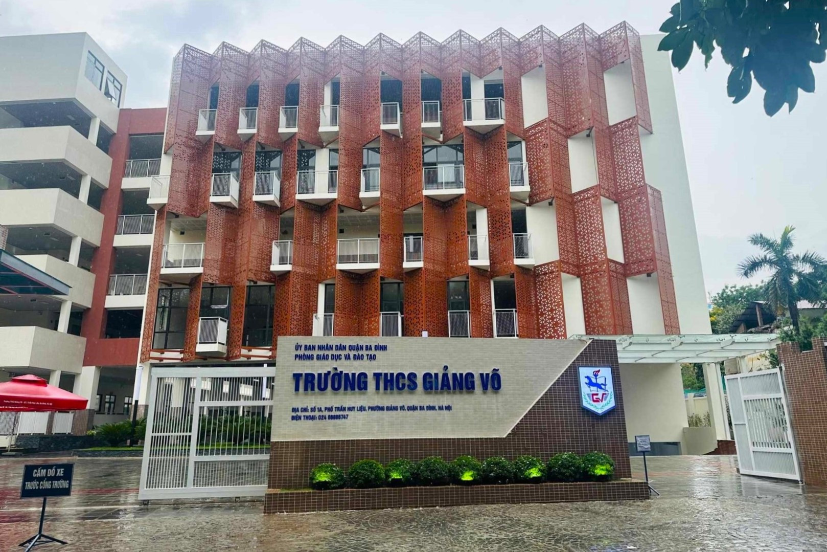 Phụ huynh lo con 'thiệt đơn thiệt kép' sau tách trường Giảng Võ: Phòng Giáo dục nói gì?