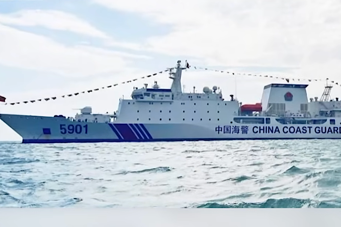 Tàu hải cảnh 5901 (Trung Quốc) bật hệ thống AIS gần bãi Tư Chính của Việt Nam