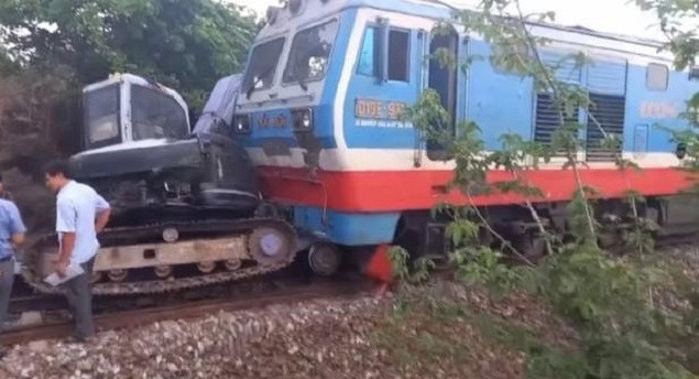 tau hoa tong may xuc o binh thuan 3724.jpg