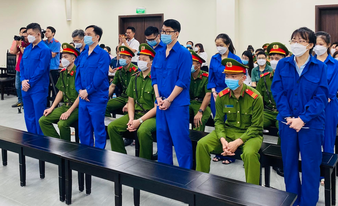 thao túng thị trường chứng khoán.png