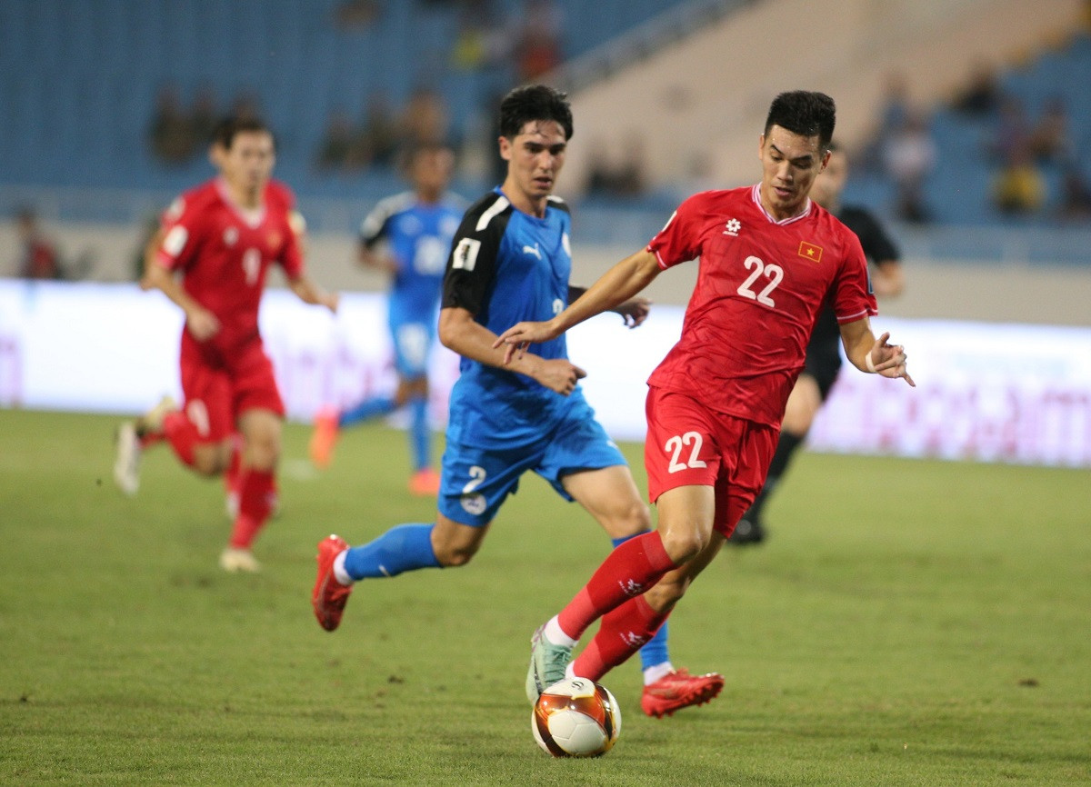 Tien linh tuyen viet nam phi.jpg