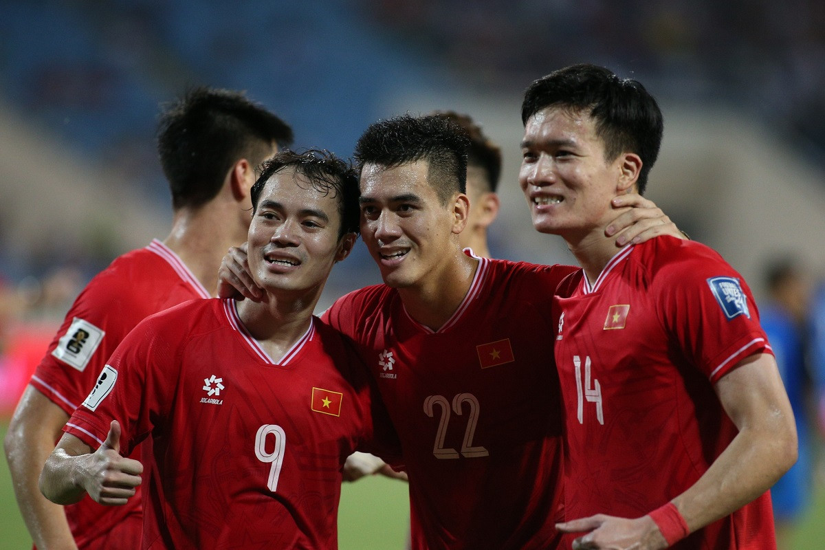 Tuyển Việt Nam thắng kịch tính Philippines: Văn Toàn xuất sắc nhất