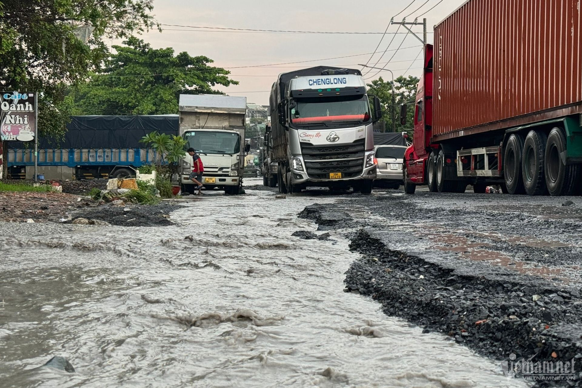 W-hoang van bon8.jpg