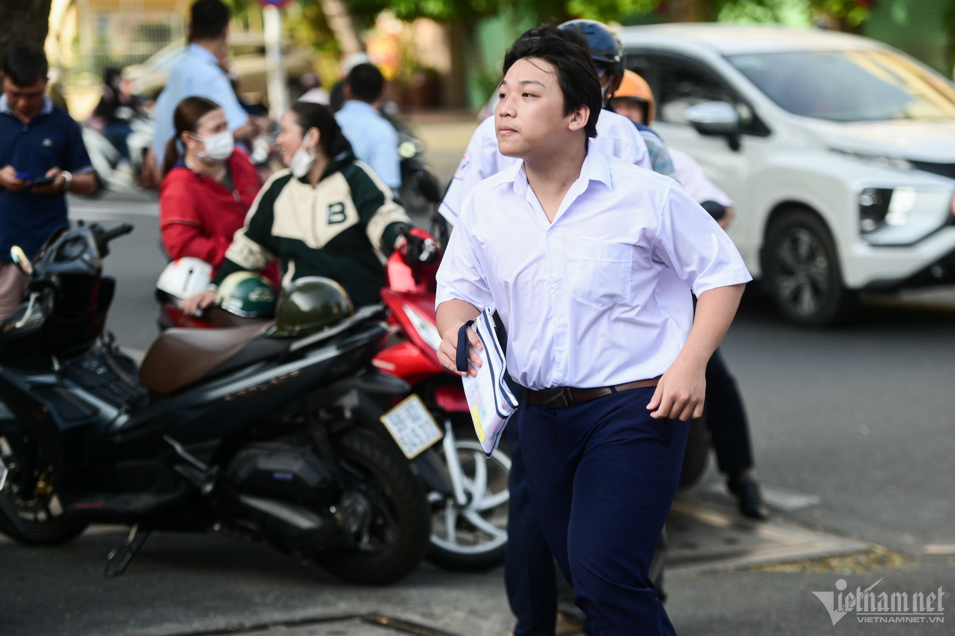 W-học sinh 10 TPHCM 13.jpg