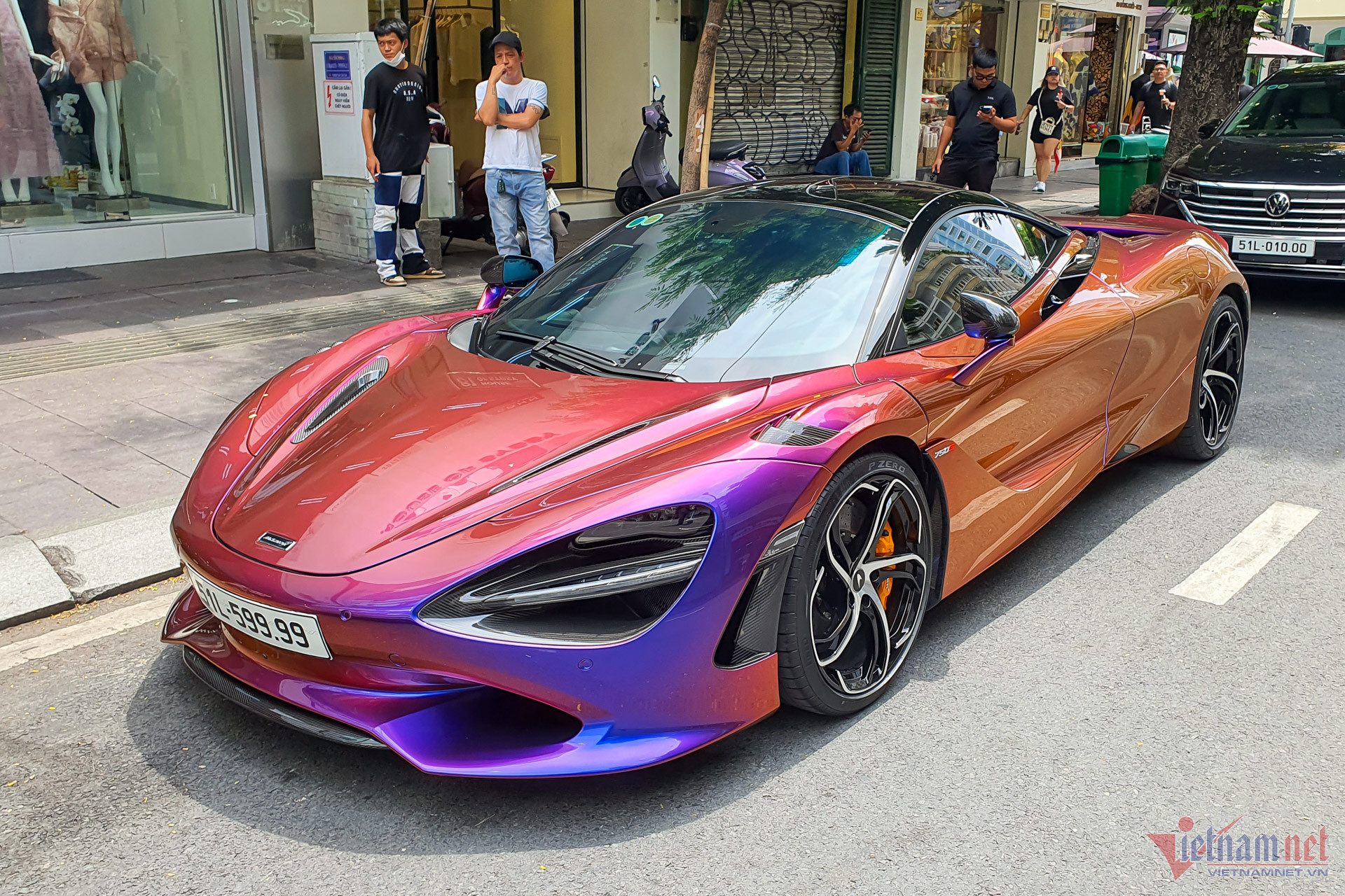 W-McLaren 750S Vietnamnet 1.jpg