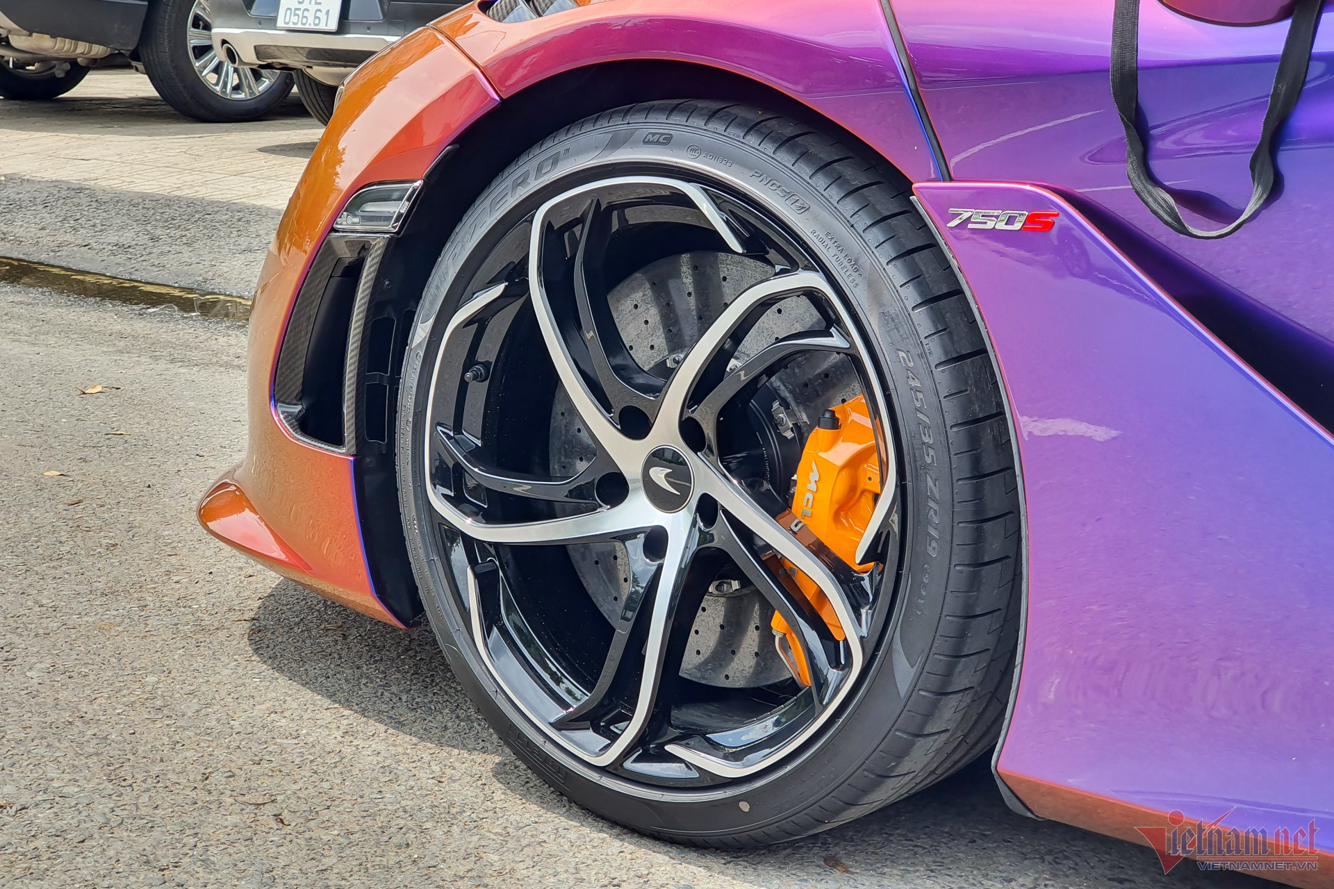 W-McLaren 750S Vietnamnet 11.jpg