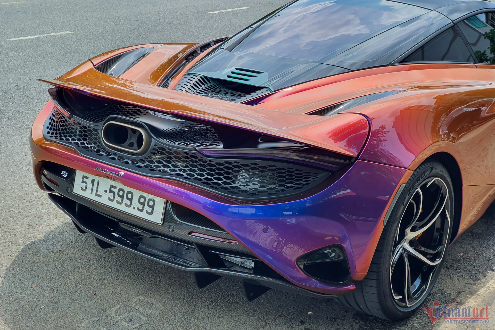 W-McLaren 750S Vietnamnet 12.jpg
