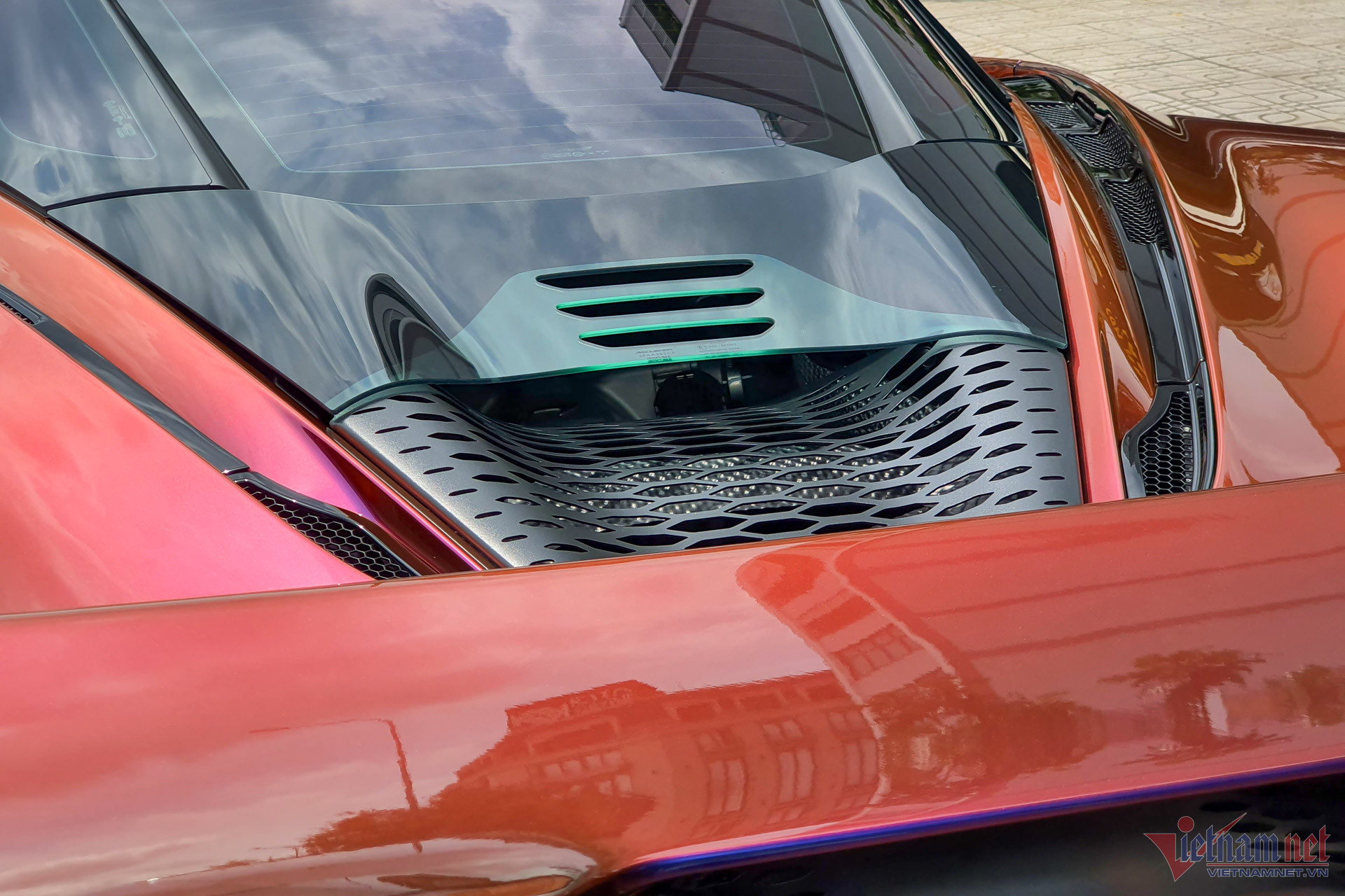 W-McLaren 750S Vietnamnet 13.jpg