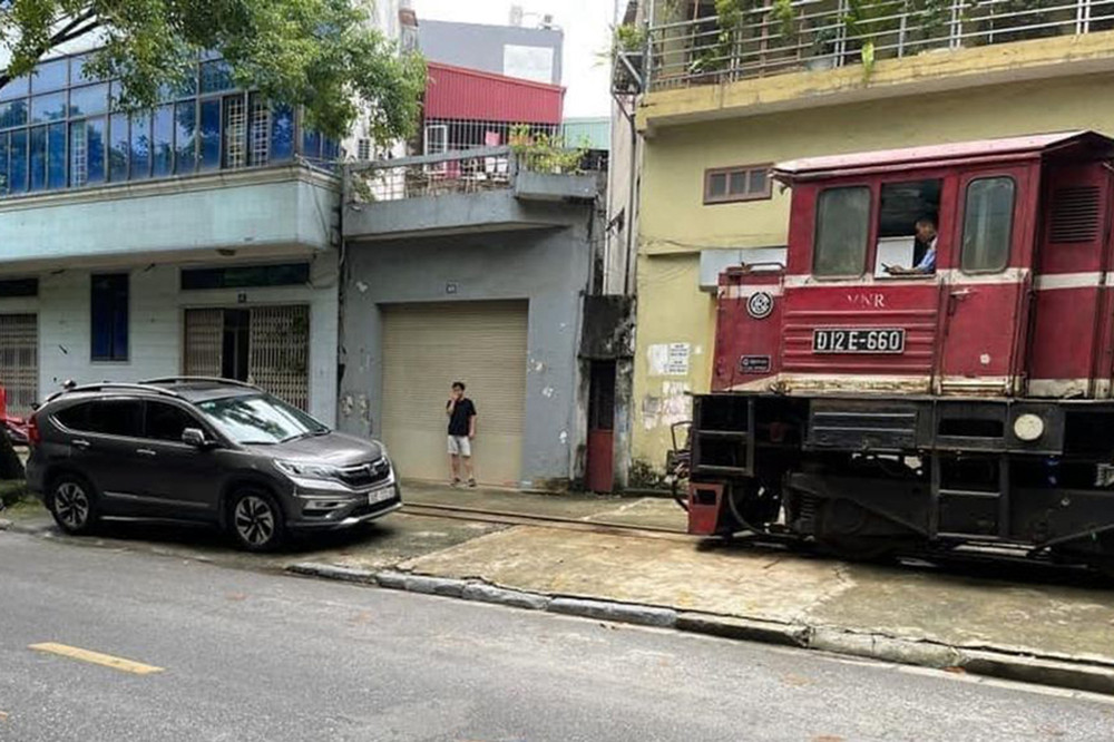 xehay tau hoa 270922 2(2).jpg