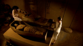 Bí ẩn xác ướp 'cậu bé vàng' hơn 2.000 năm tuổi, được chôn cùng 49 lá bùa