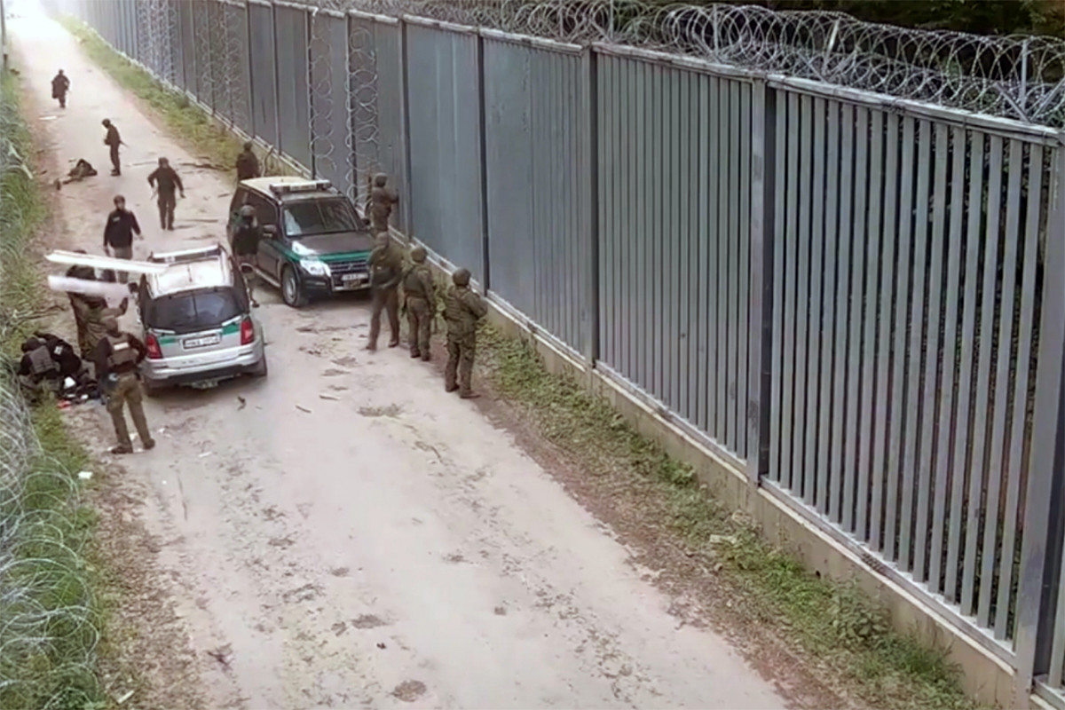 linh Ba Lan bi thuong o bien gioi.jpg