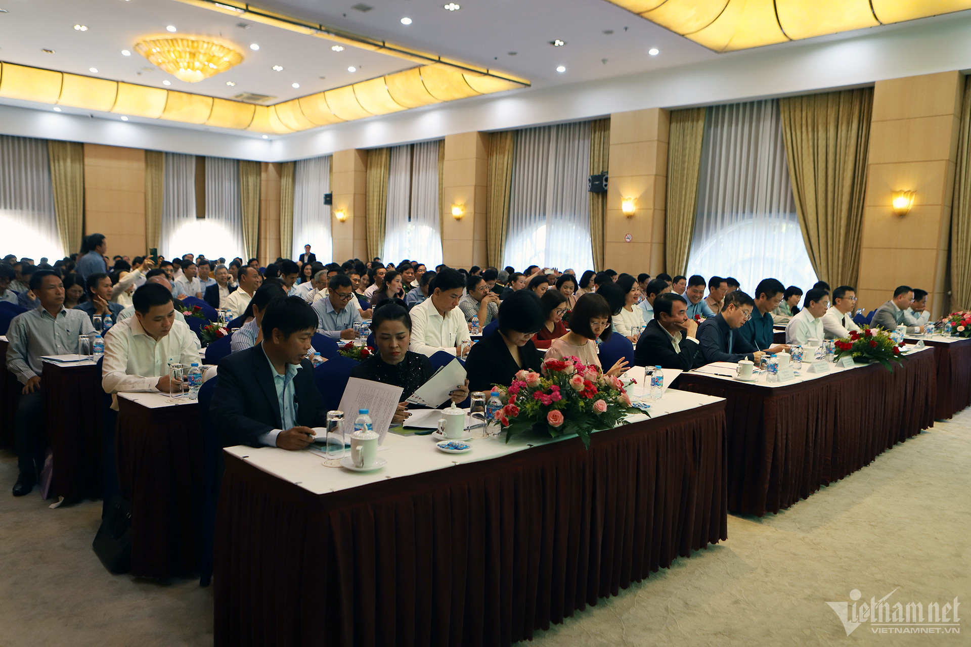 W-quang canh hoi nghi 5.jpg