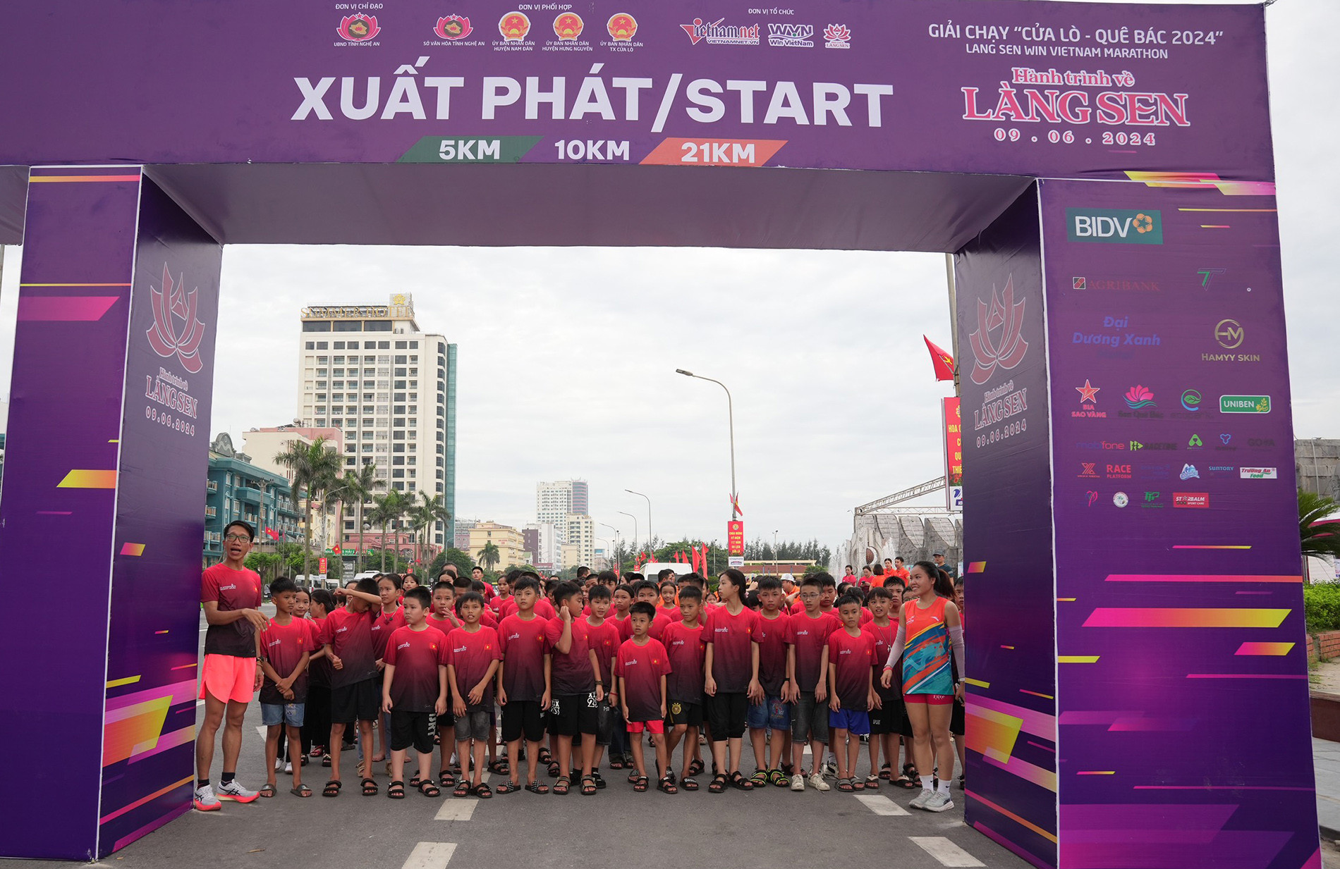 chay lang sen 63.jpg