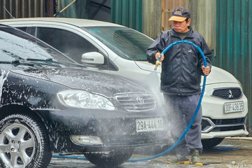Có nên rửa xe ngay sau khi đi xa về, lúc máy còn nóng?