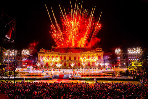 Đại nội Huế rực rỡ đêm khai mạc Tuần lễ Festival nghệ thuật quốc tế 2024