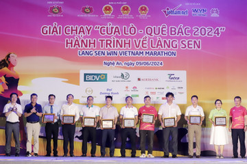 Khai mạc giải marathon Hành trình về Làng Sen 2024