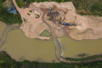 Xử phạt doanh nghiệp tự ý ngăn dòng để khai thác cát sỏi lòng sông Lục Nam