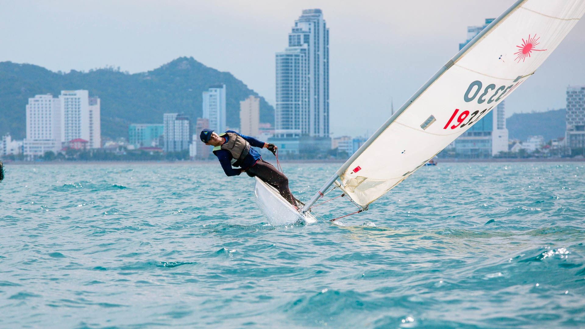 đua thuyền buồm 9.JPG