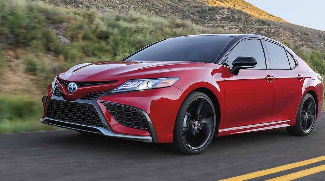 Khách Mỹ mua Toyota Camry cũng bị bán giá chênh 'cắt cổ', ép mua phụ kiện