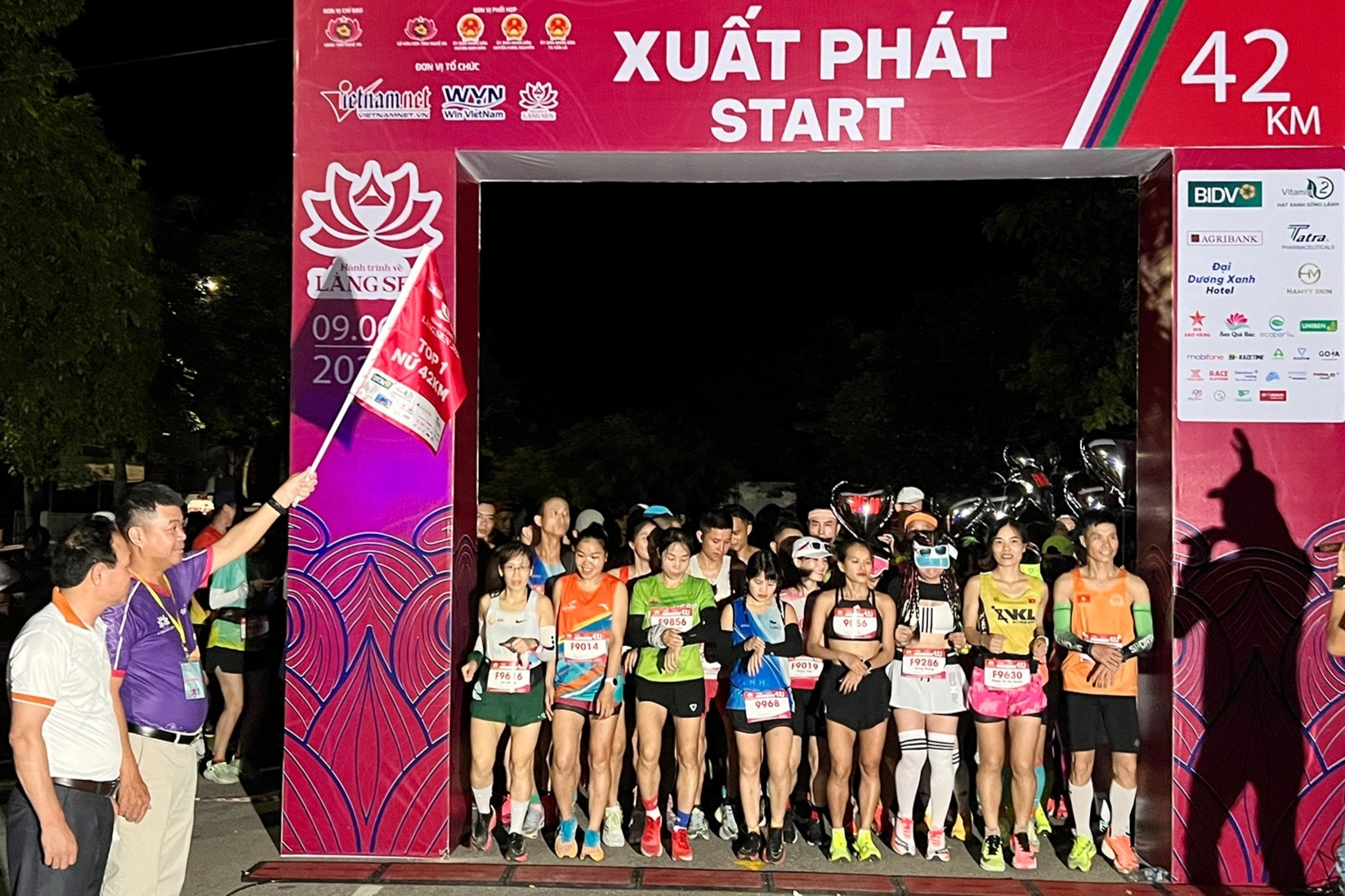 Khởi tranh giải marathon Hành trình về Làng Sen 2024