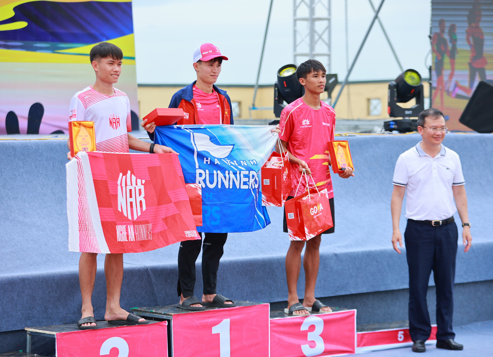 nguyen trung cuong lang sen.JPG