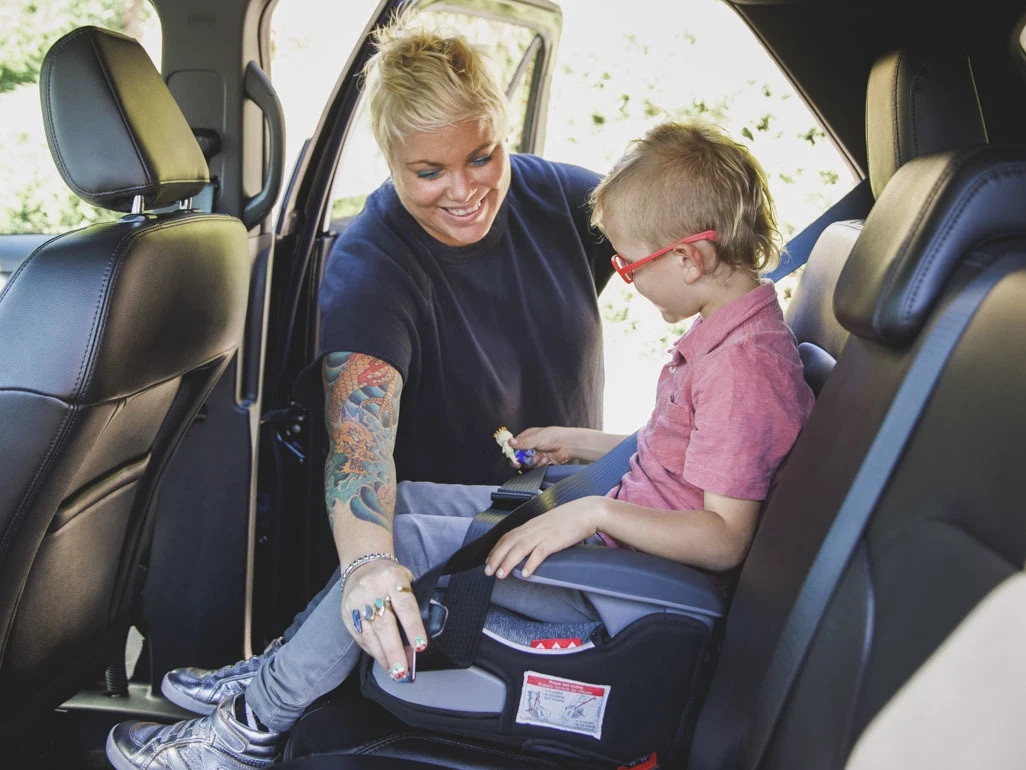 18_1012_Mom_Puts_Son_in_Booster_Seat_186_4x3.webp
