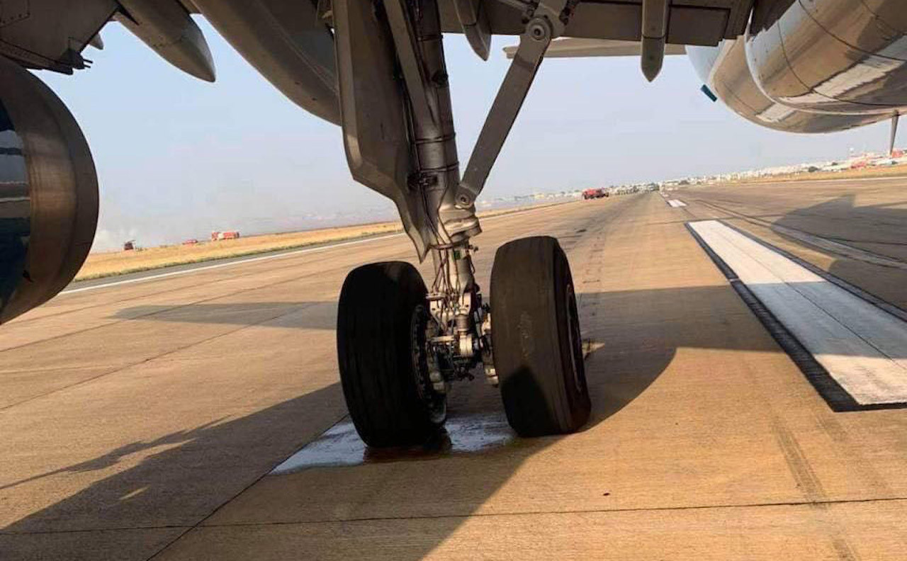 4939453_Engine_leaking.jpg