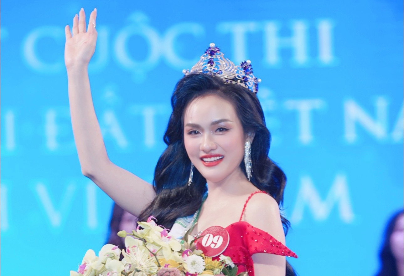 Cựu giám đốc ngân hàng đăng quang Mrs Earth Vietnam 2024