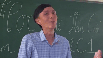 Thầy giáo bật khóc nức nở trong buổi chia tay học trò cuối cấp