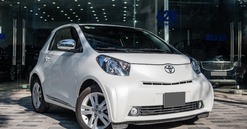 Toyota iQ, xe tí hon vừa cũ vừa nghèo trang bị, có giá bán khó tin tại ...