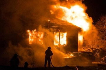 Triệu phú cố tình phóng hỏa đốt nhà để trả thù vợ