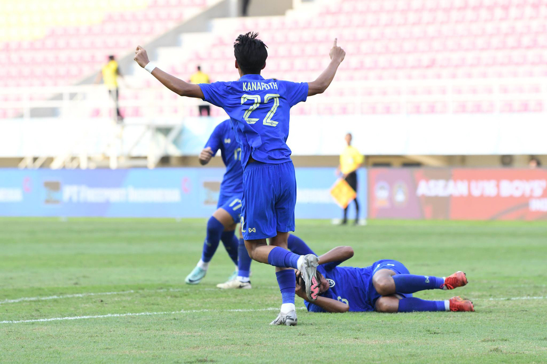 u16 viet nam vs u16 thai lan 10.jpg