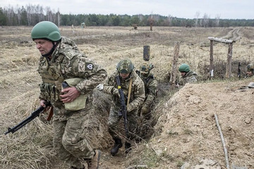 Ukraine phản ứng trước cáo buộc tăng cường điều quân tới sát biên giới Belarus