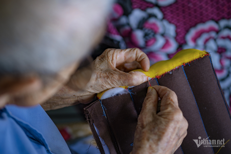 W-nguoi cao tuoi Hue - ledinhthanh.png