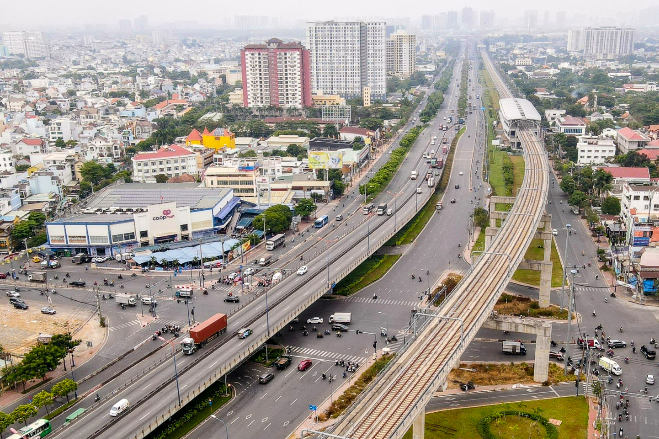 Cấm xe tải trên 5 tấn qua cầu vượt thép cửa ngõ TPHCM để làm metro số 1