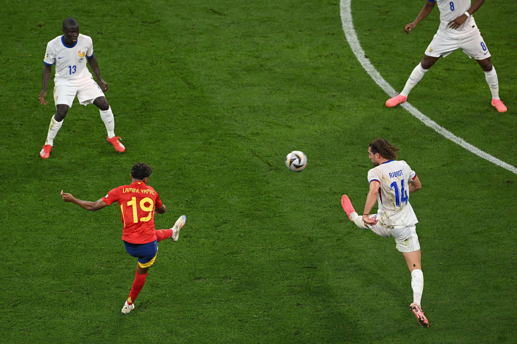 Lamine Yamal Tay Ban Nha Phap.jpg