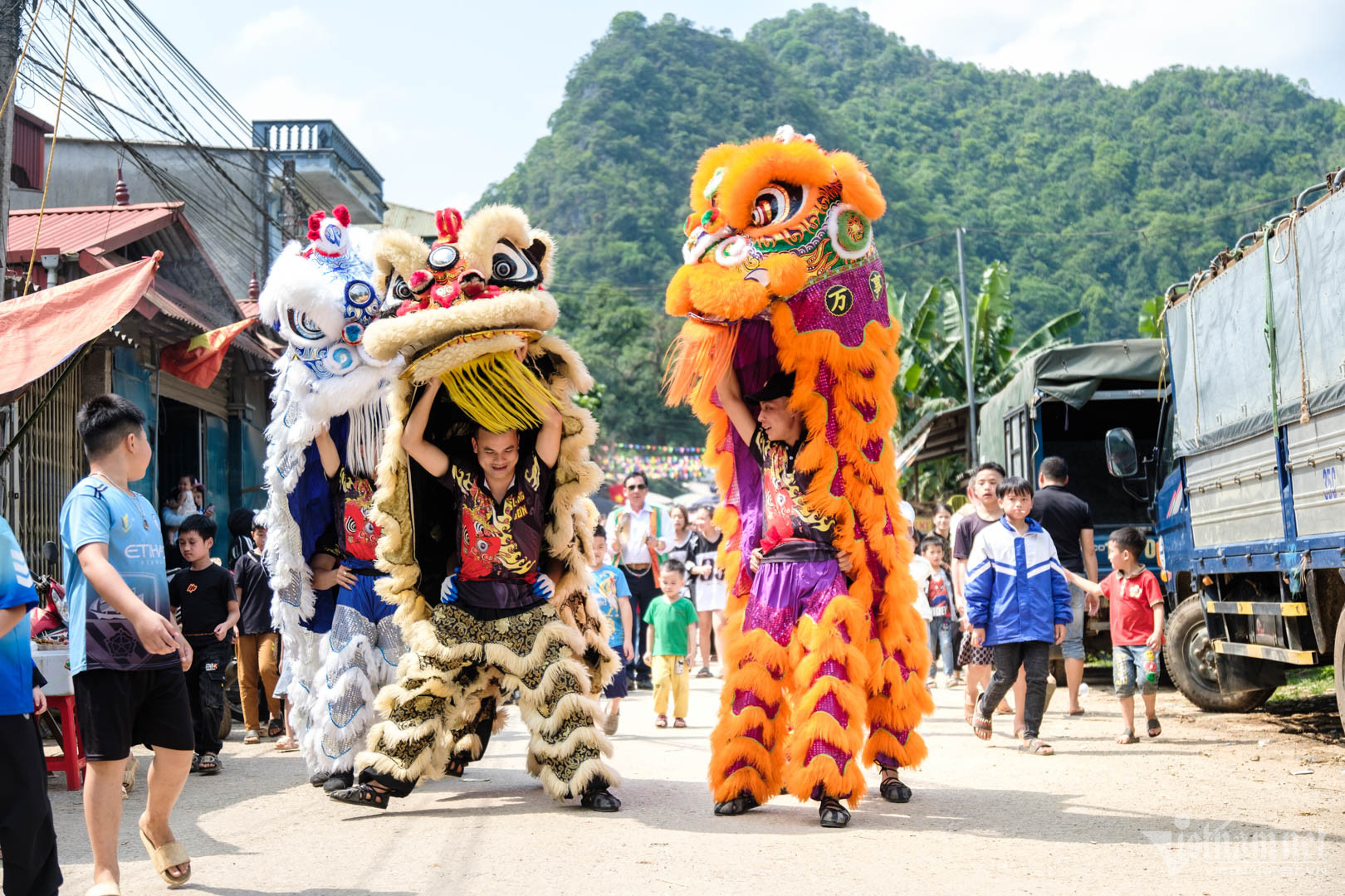 W-chợ tình tổng cọt cao bằng.jpg