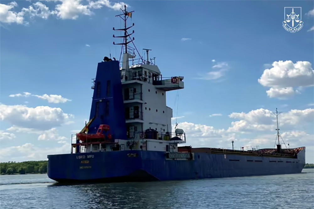 Ukraine bat giu tau nuoc ngoai Pravda.jpg