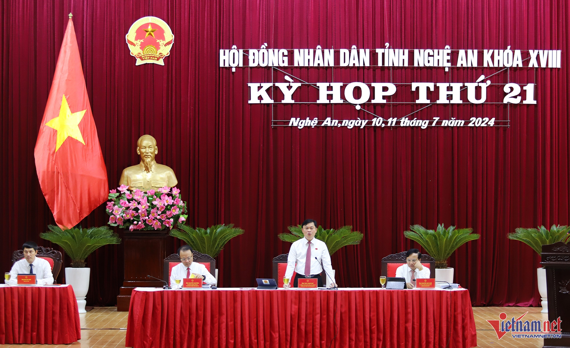 W-Toan canh hoi dong 1.jpg