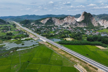 Đột phá làm cao tốc, 'nhanh gọn thủ tục, thần tốc thi công'