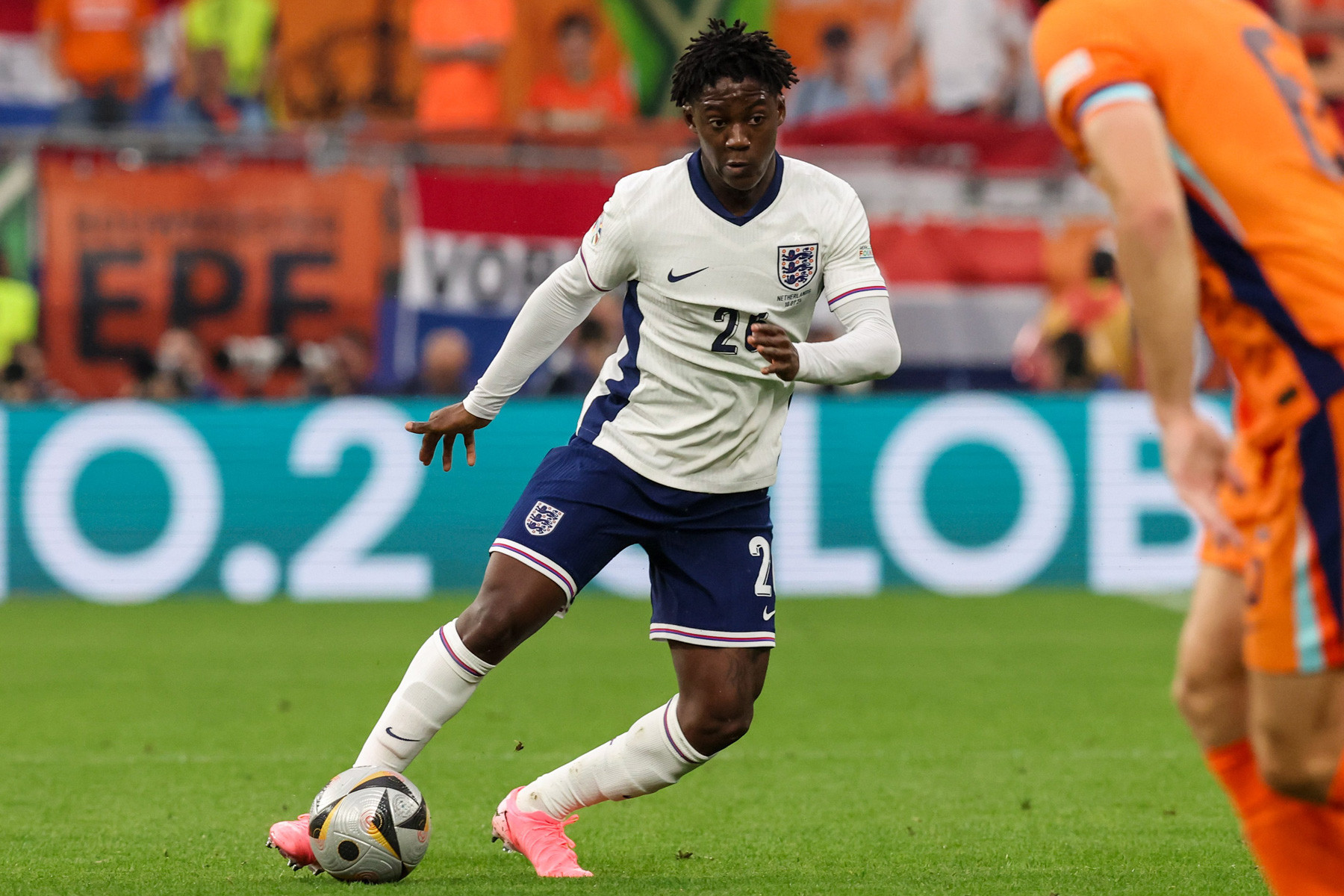 Mainoo Anh Ha Lan.jpg