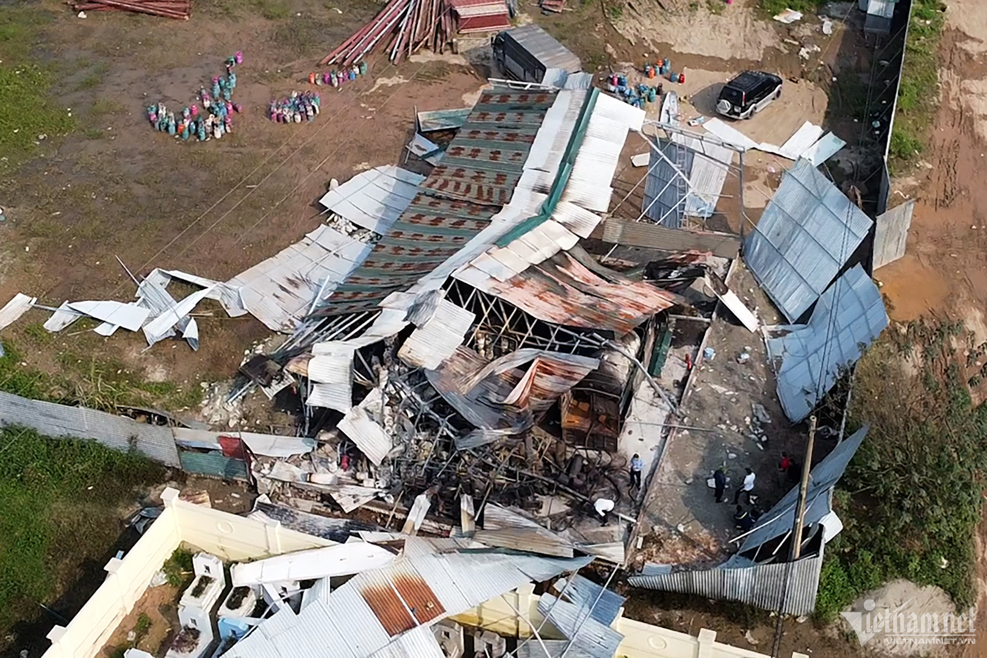 w chay nha xuong00 10 44 21still001 copy 1 392.jpg