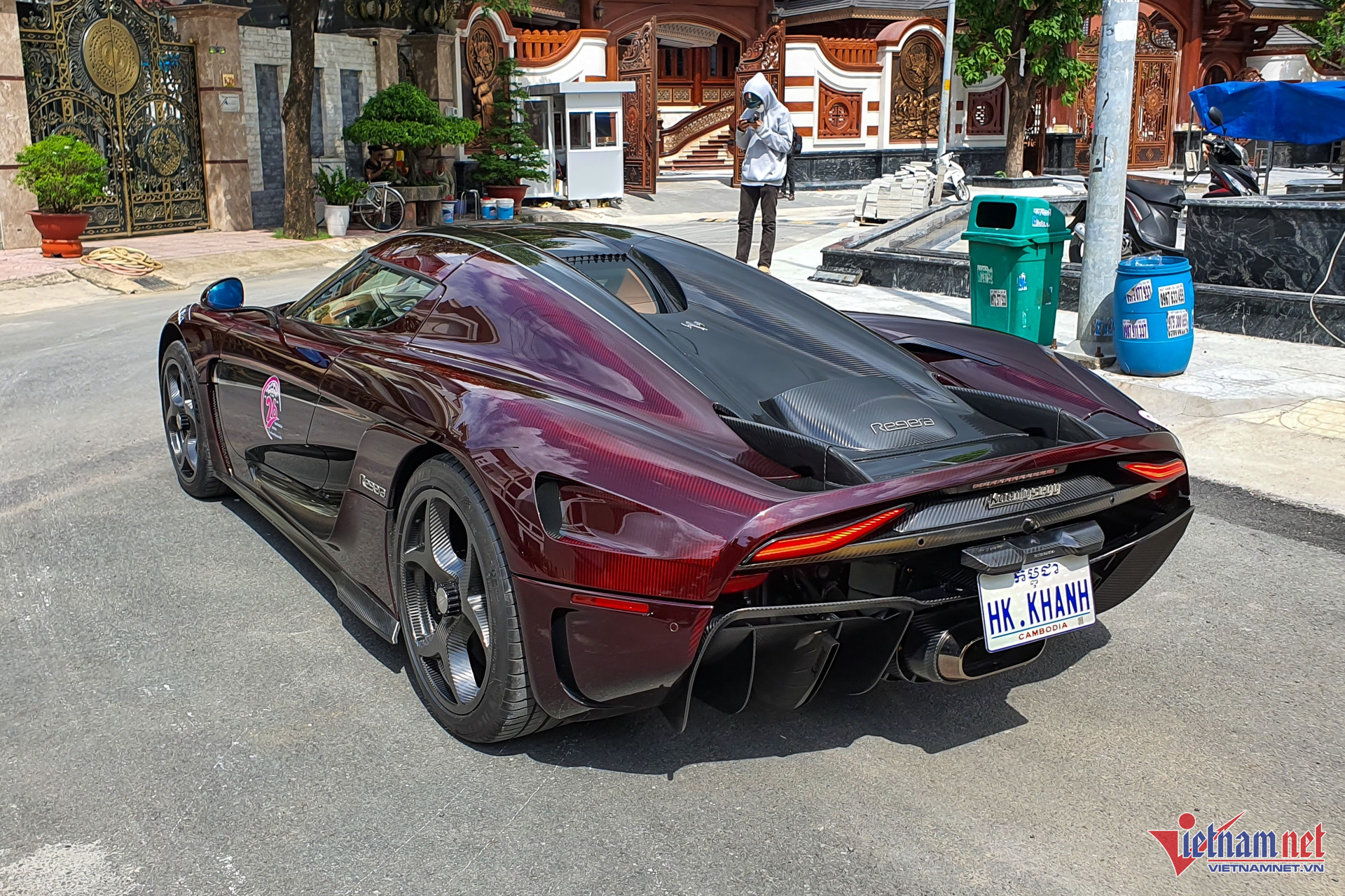 W-Koenigsegg Regera 4.jpg