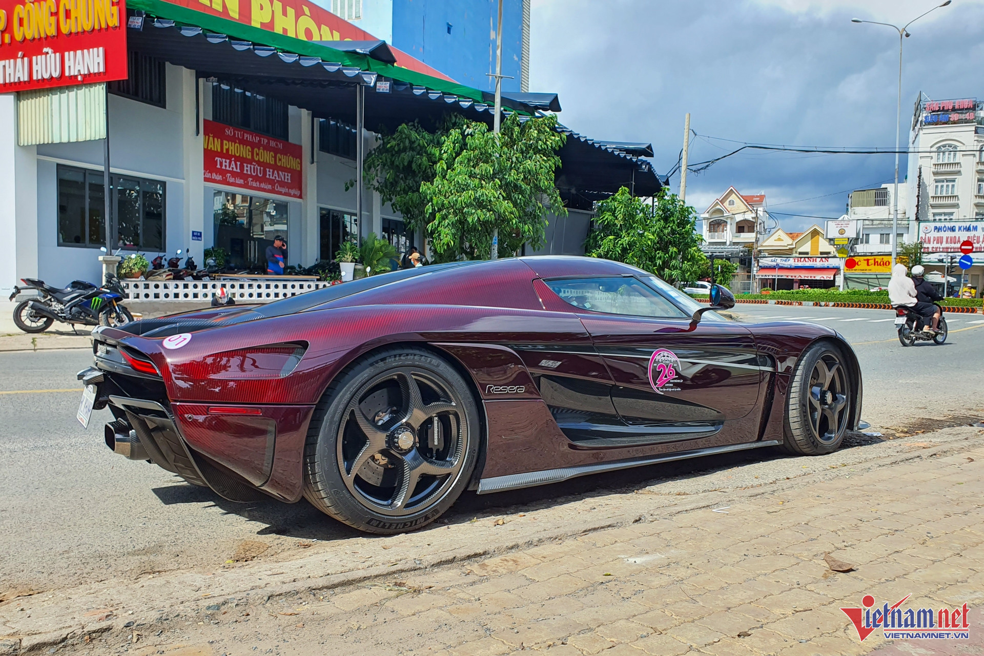 W-Koenigsegg Regera 8.jpg