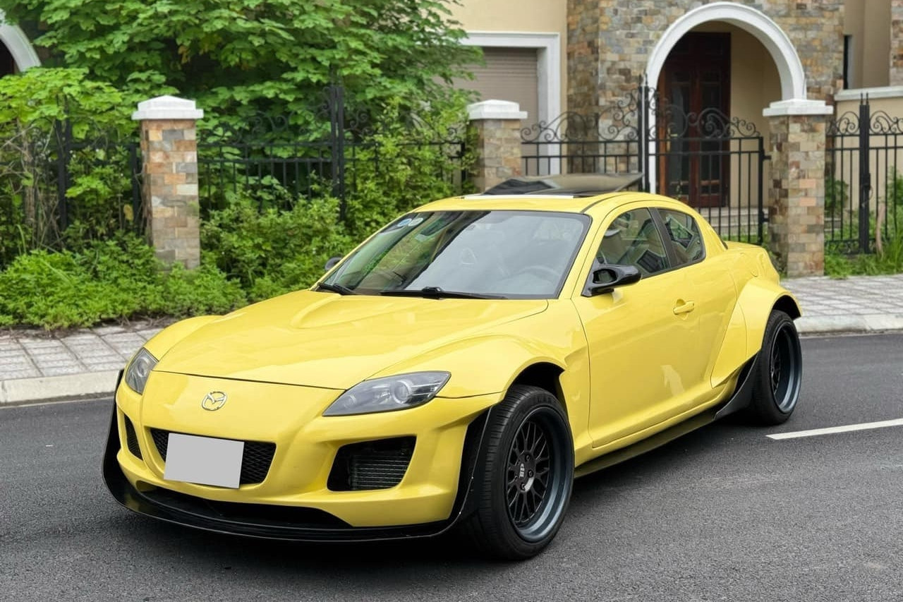 “Xe chơi” Mazda RX-8 đời 2006 bán giá 1,4 tỷ đắt ngang Mercedes-Benz A45 AMG