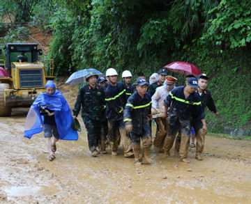 Thủ tướng yêu cầu khắc phục sự cố sạt lở đất làm nhiều người chết ở Hà Giang