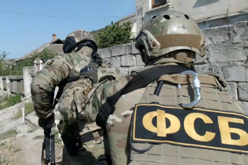Nga bắt đặc vụ Kiev ở Crưm, Mỹ chế đạn tầm xa cho Ukraine